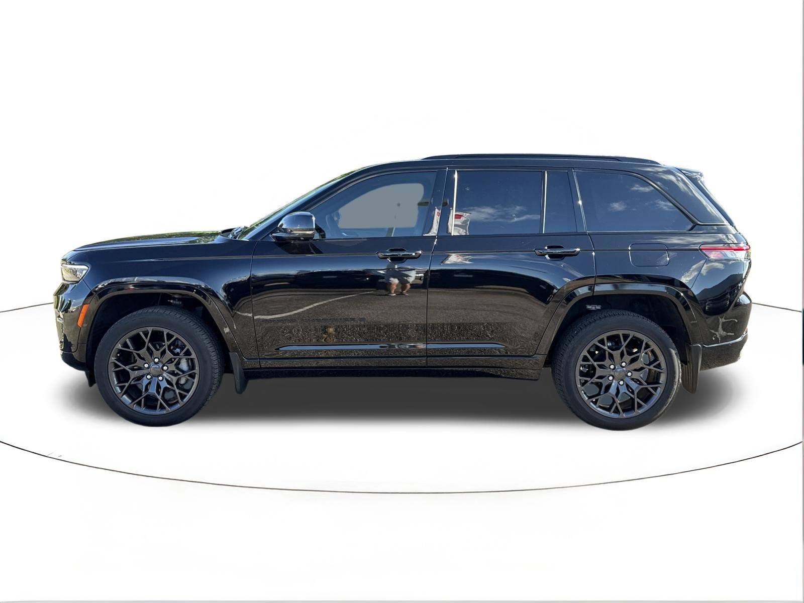 Used 2025 Diamond Black Crystal Pearlcoat Jeep Summit Reserve image 6