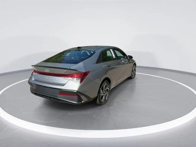 Used 2025 Silver Hyundai SEL Sport image 7