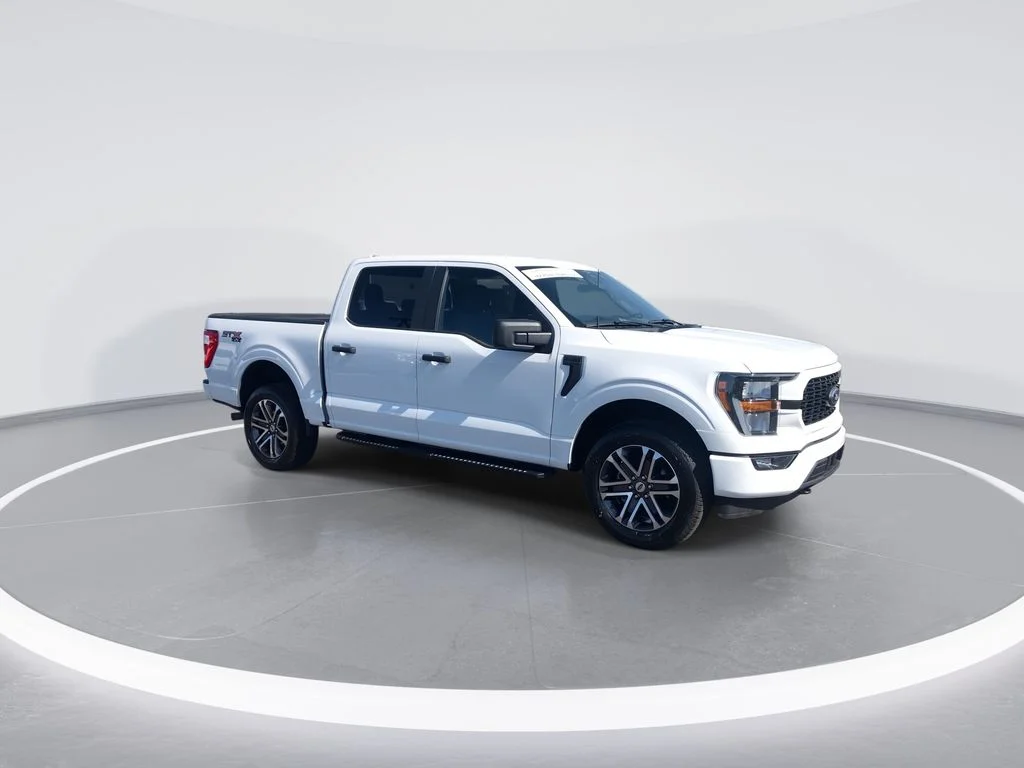 Used 2023 White Ford XL image 2