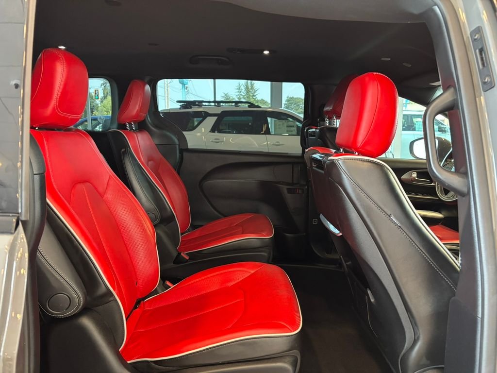 Used 2020 White Chrysler Limited image 25