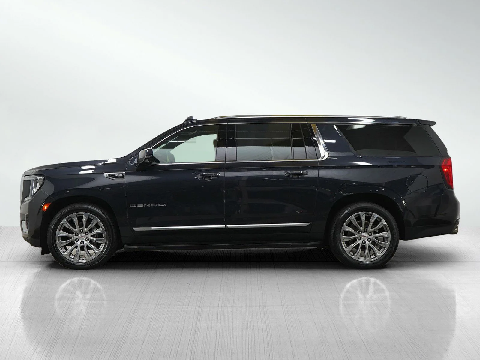 Used 2023 GMC Yukon XL Denali with VIN 1GKS2JKL3PR514788 for sale in Bloomington, Minnesota