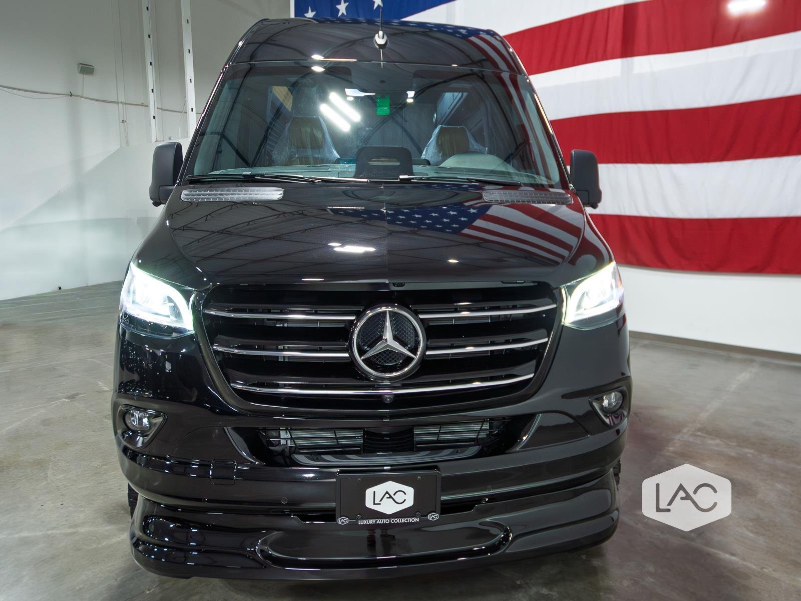 New 2026 BLACK OGV LUXURY COACH AWD 144 | ADV PKG 1.1 | PetSafe image 23