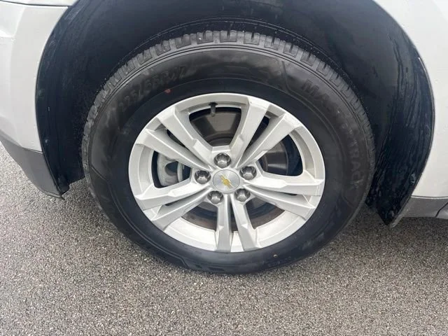 Used 2017 SILVER ICE METALLIC Chevrolet LS image 8