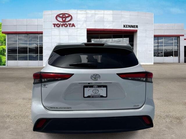 Used 2023 Wind Chill Pearl Toyota XLE image 5