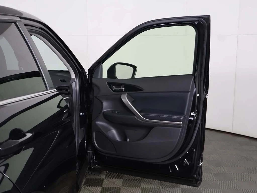 New 2026 Black Mitsubishi SE image 19