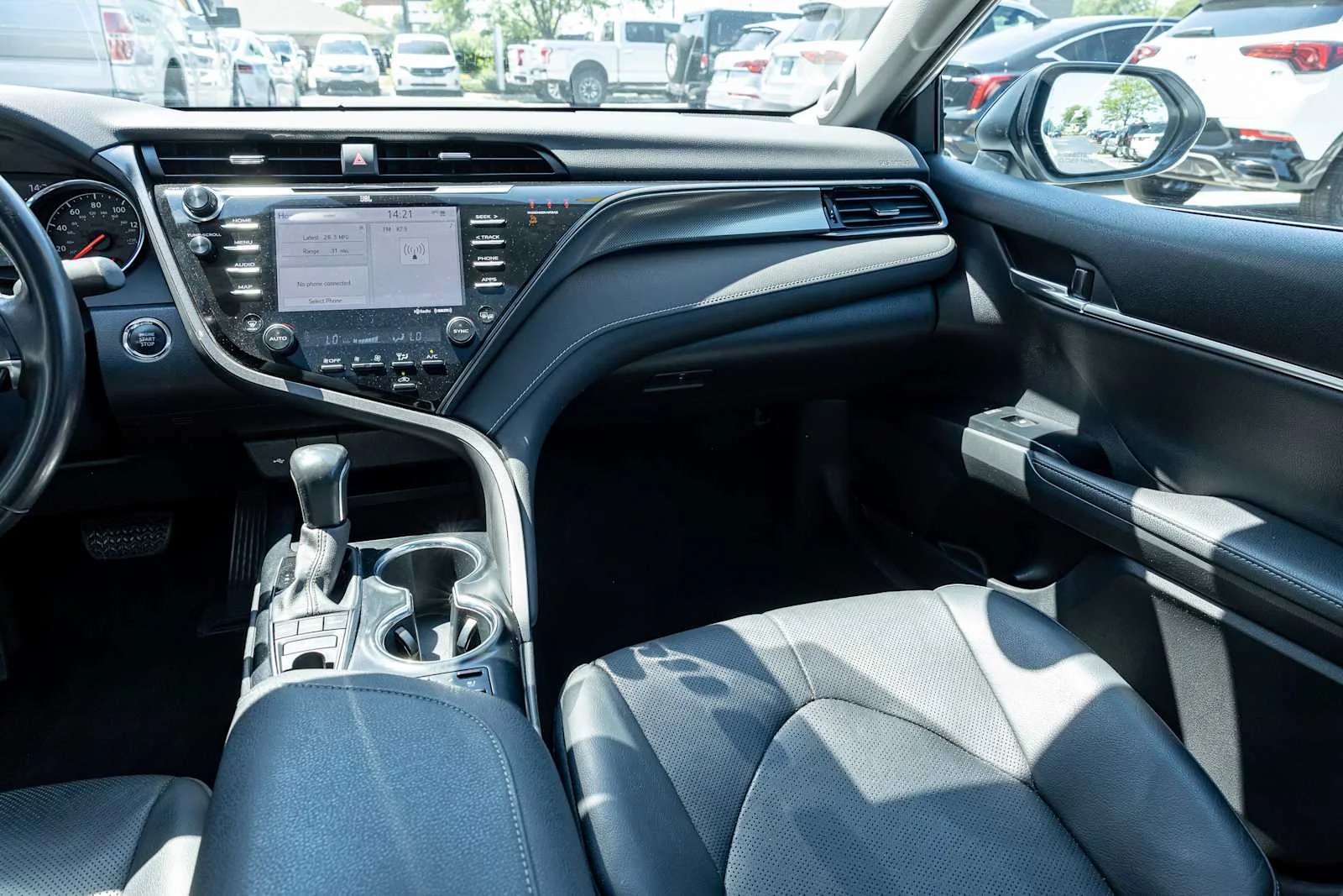 Used 2020 Wind Chill Pearl Toyota XSE V6 image 11
