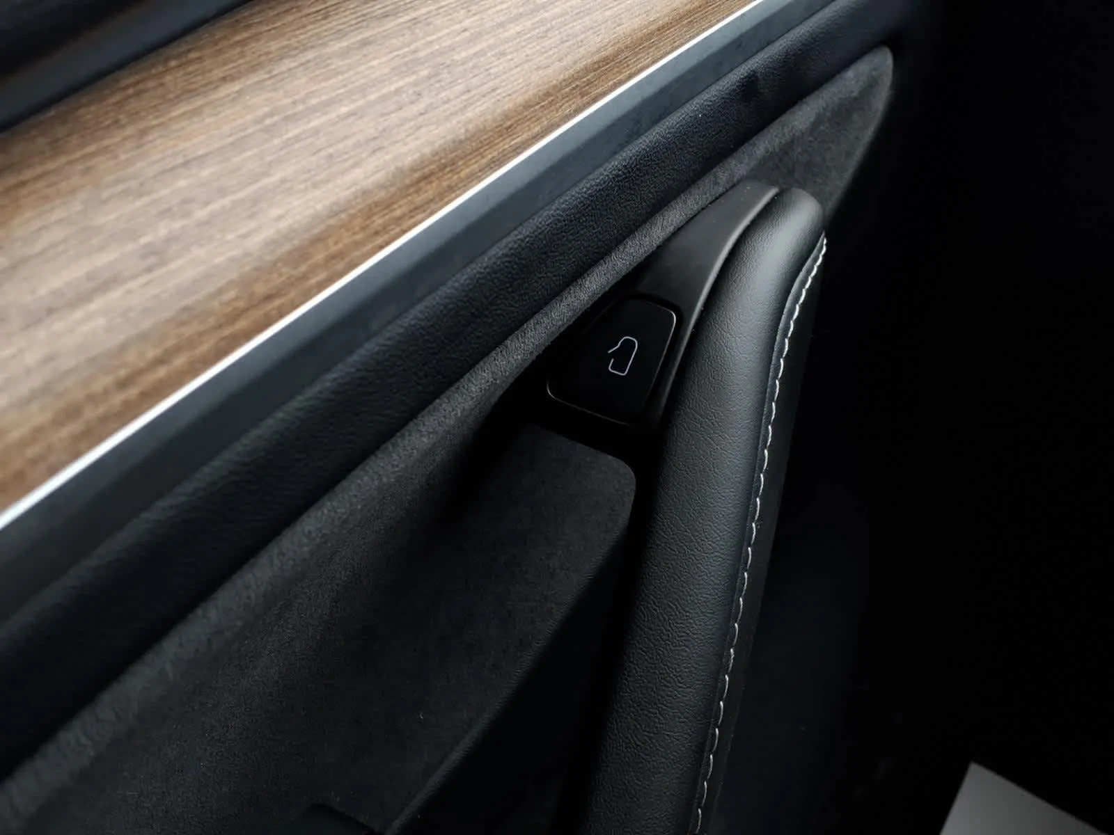 Used 2023 Black Tesla  image 20