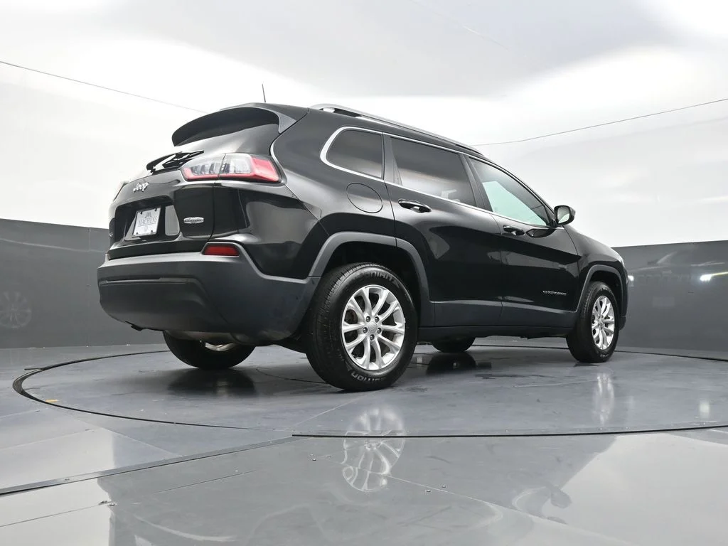Used 2019 Black Jeep Latitude image 27