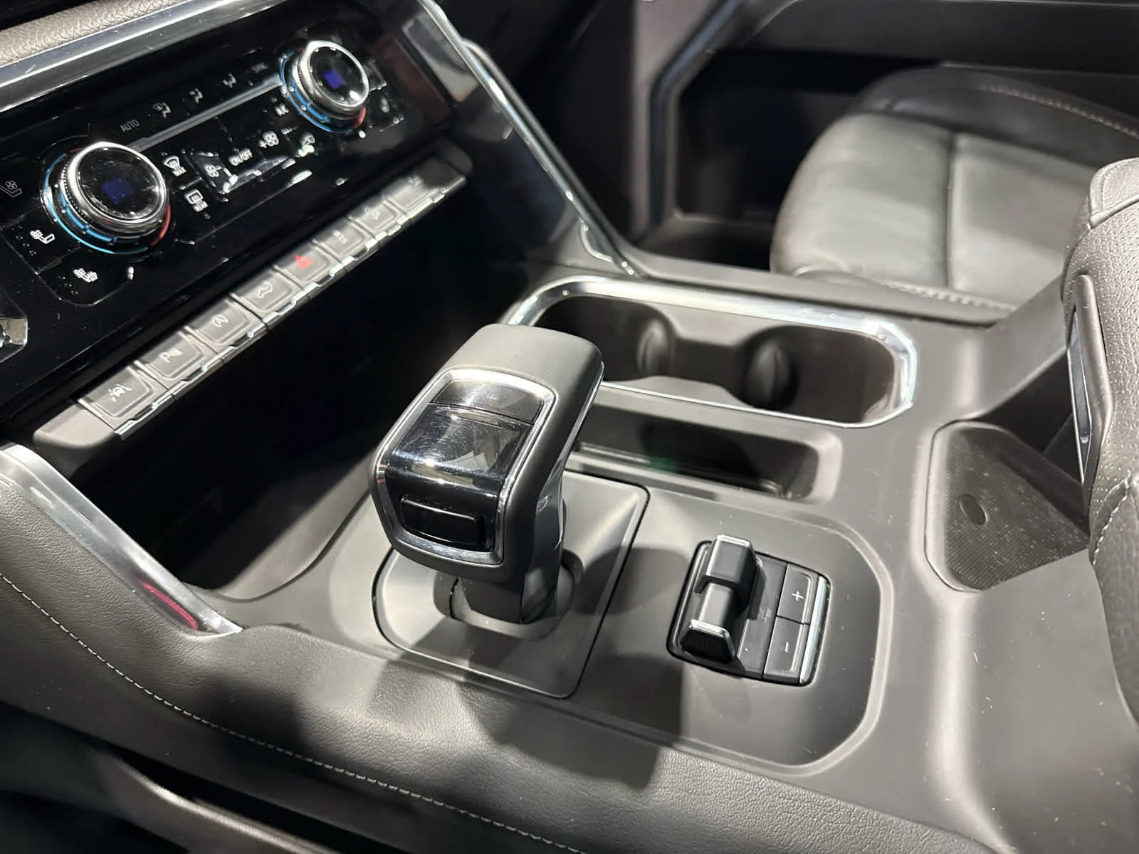 Used 2023 ONYX BLACK GMC Denali image 18