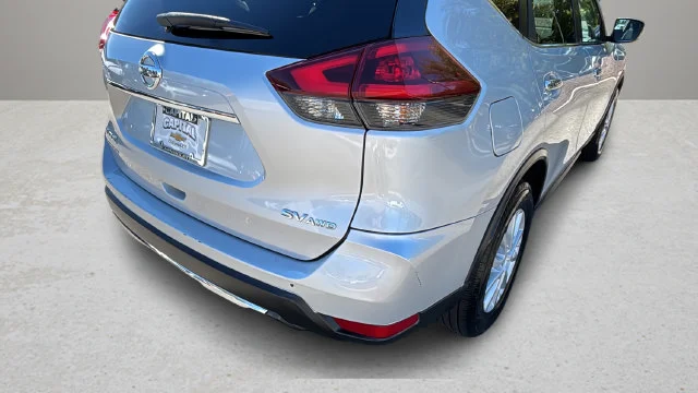 Used 2018 Silver Nissan SV image 38