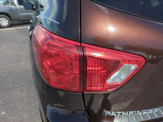 Used 2019 Brown Nissan SL image 18