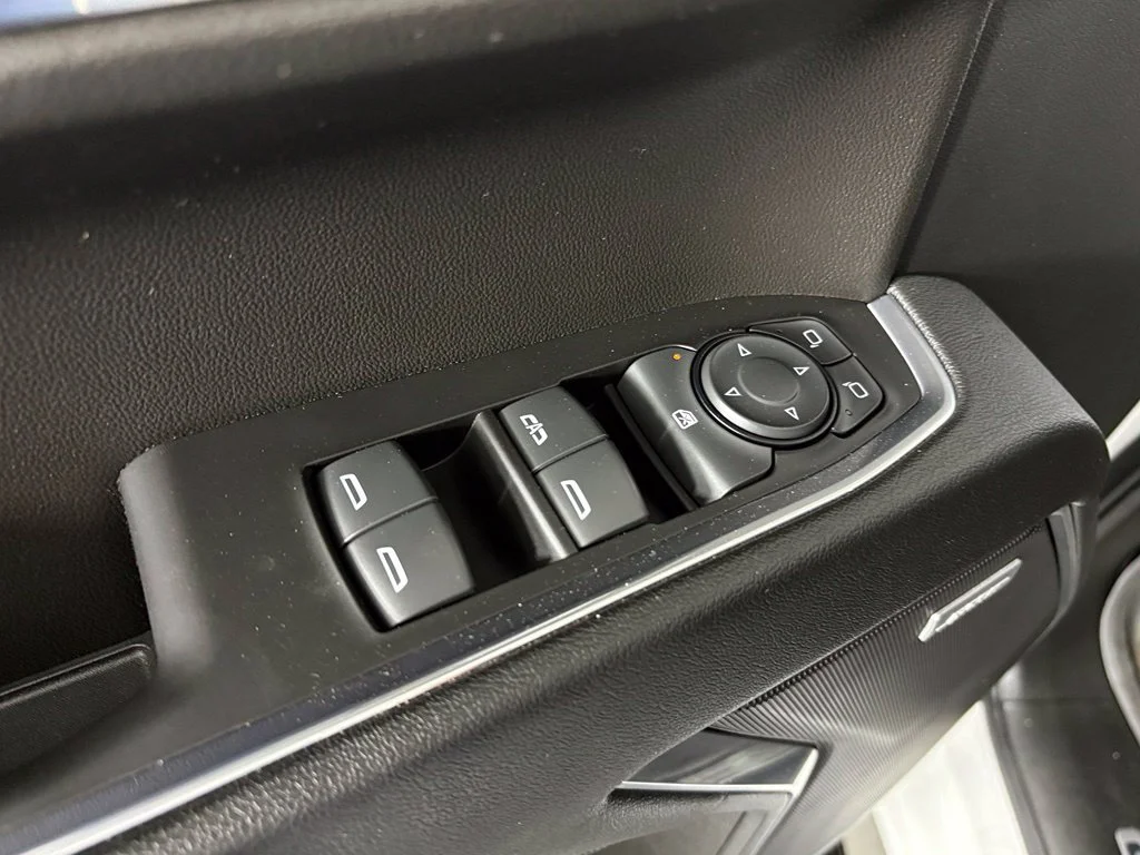 Used 2023 SUMMIT WHITE Chevrolet RST image 12