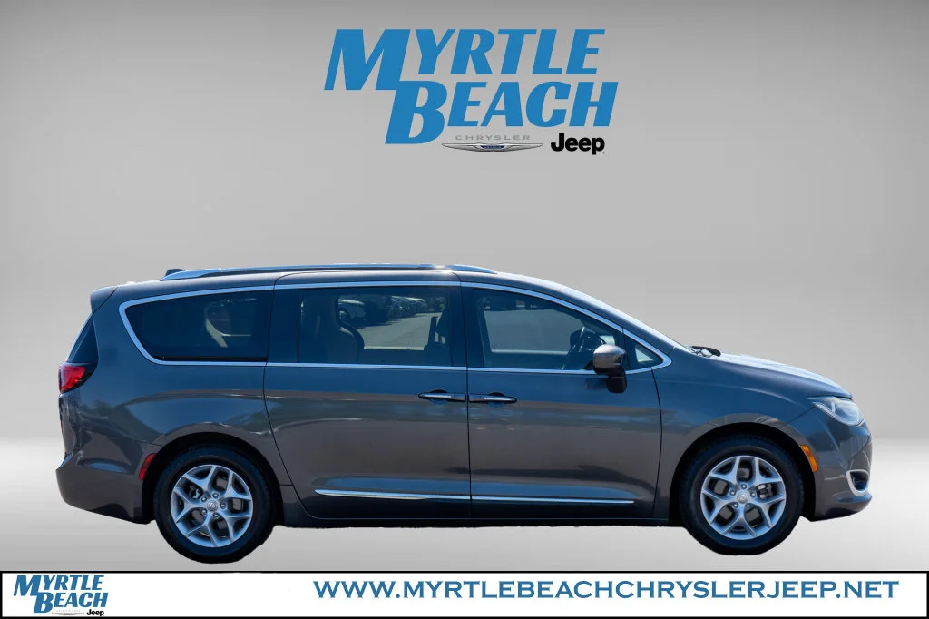 Used 2018 Granite Crystal Metallic Clearcoat Chrysler Touring L Plus image 7