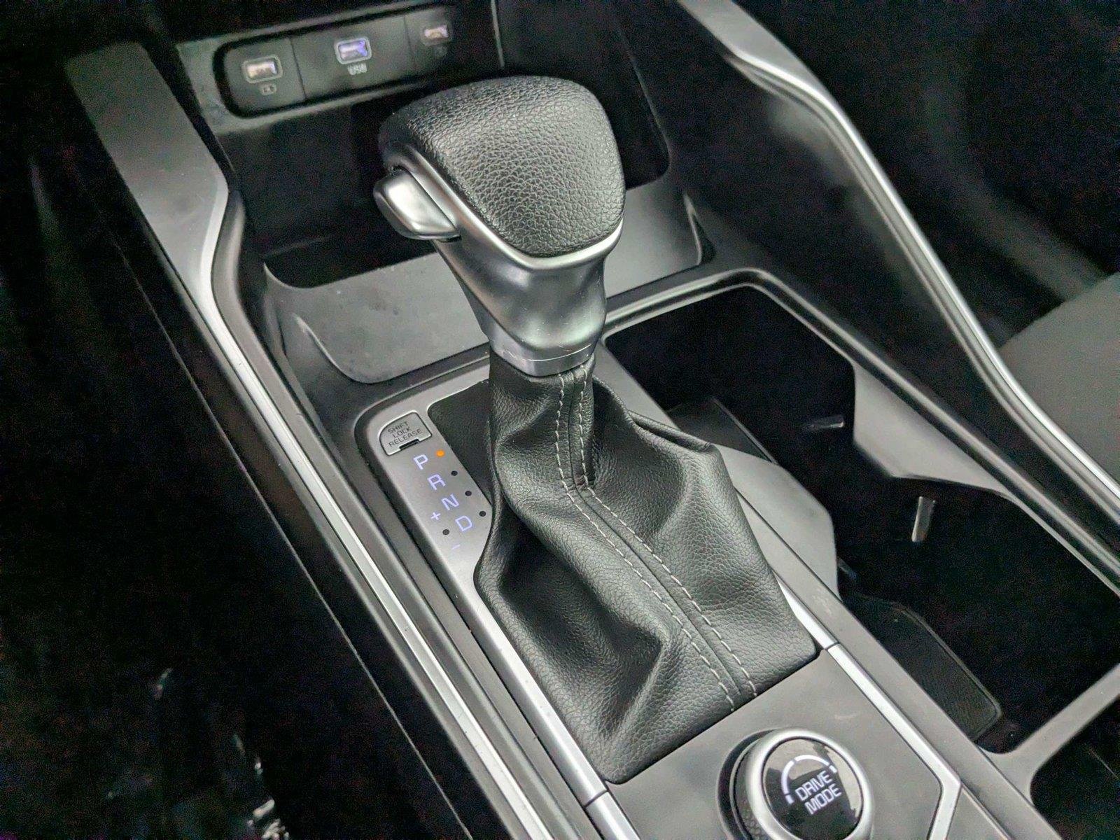 Used 2023 Glacial White Pearl Kia LX image 24