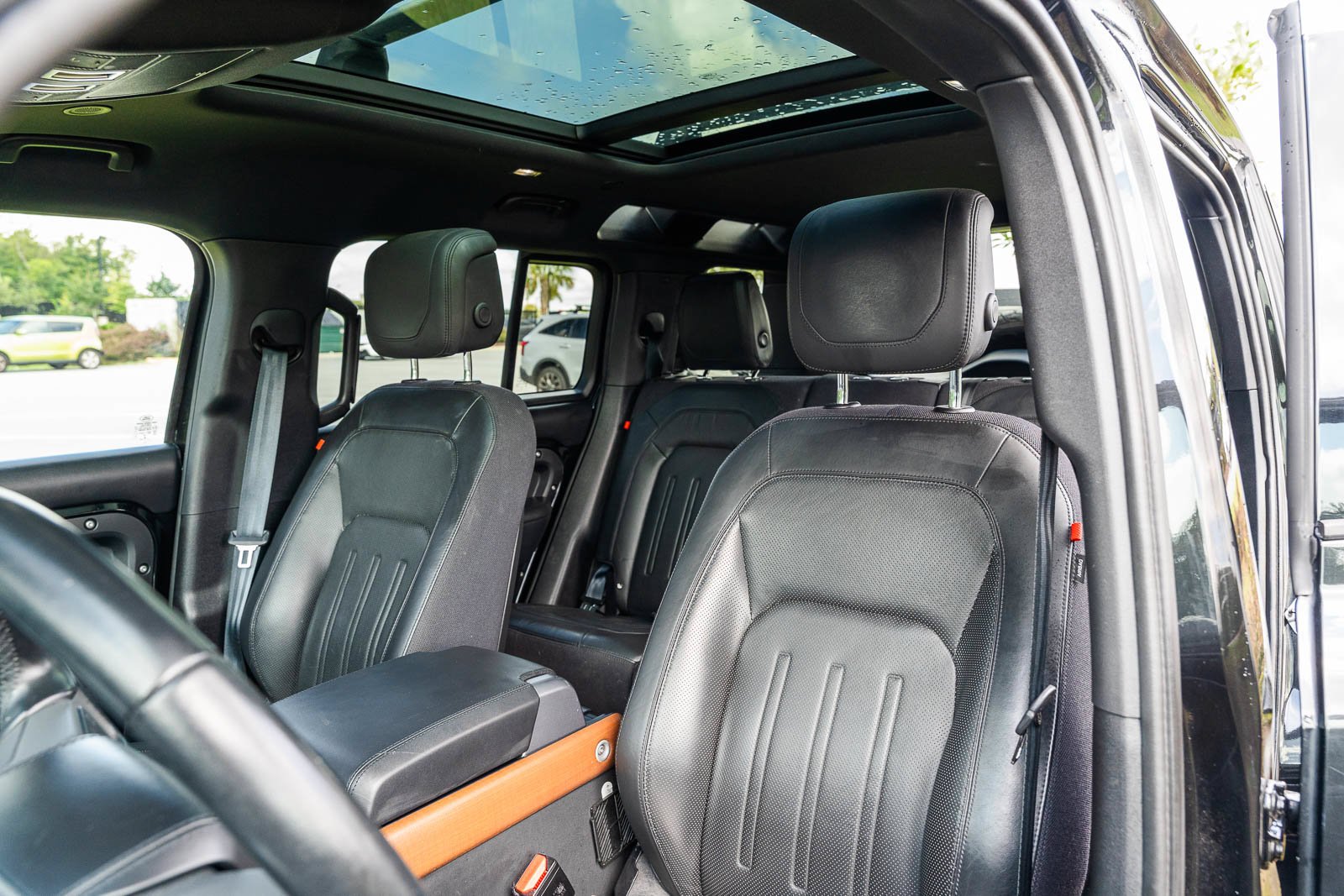 Used 2021  Land Rover X image 30