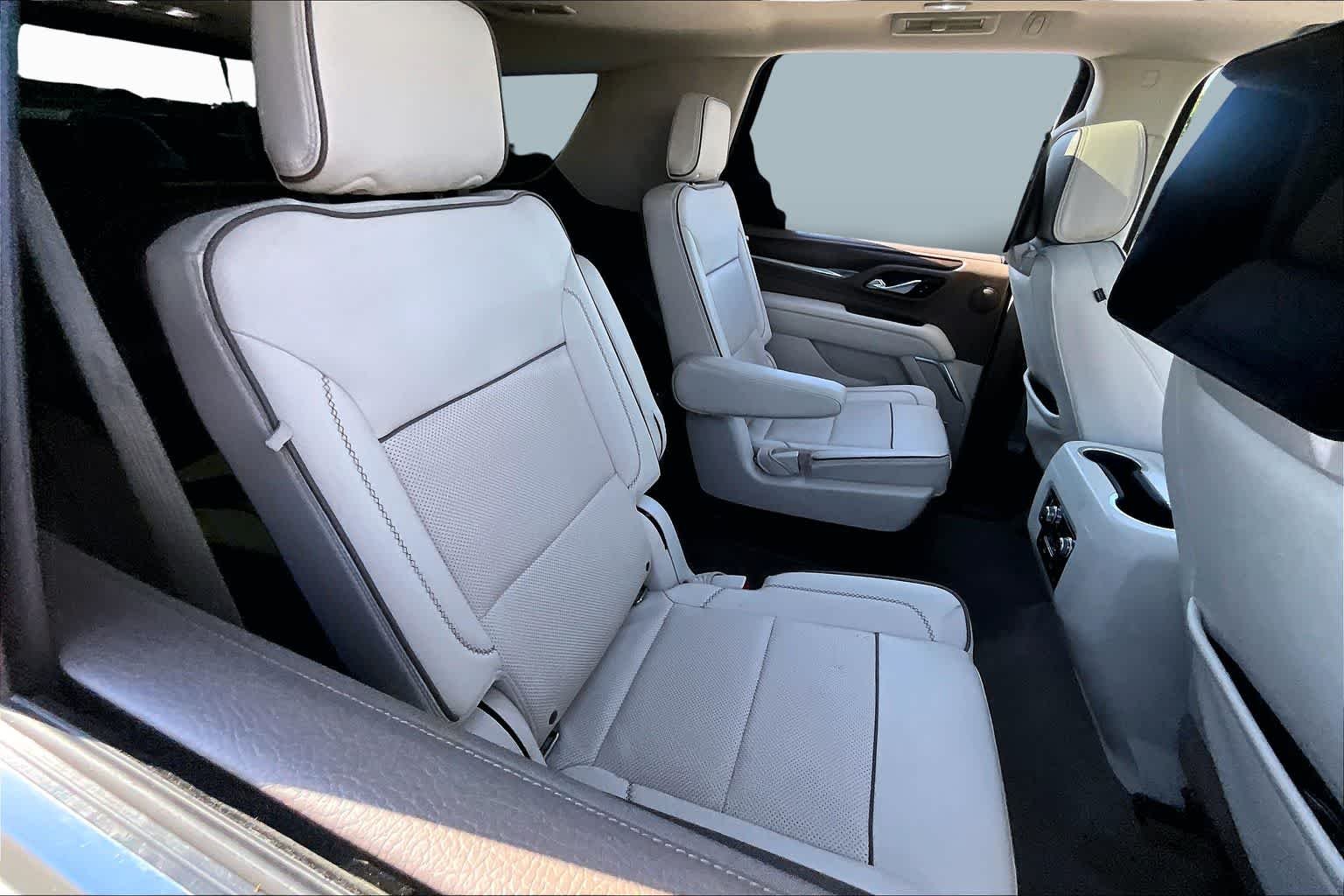 Used 2021 White Frost Tricoat GMC Denali image 19