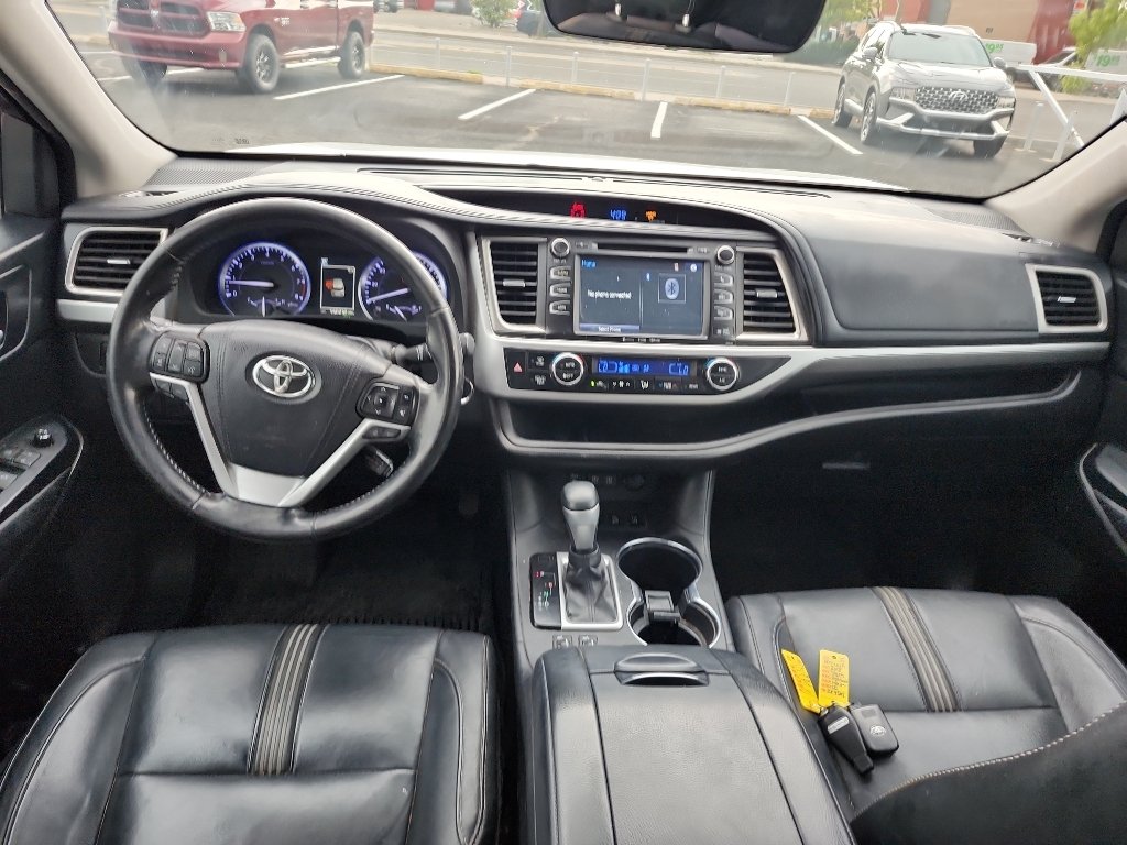 Used 2018 Blizzard Pearl Toyota SE image 14