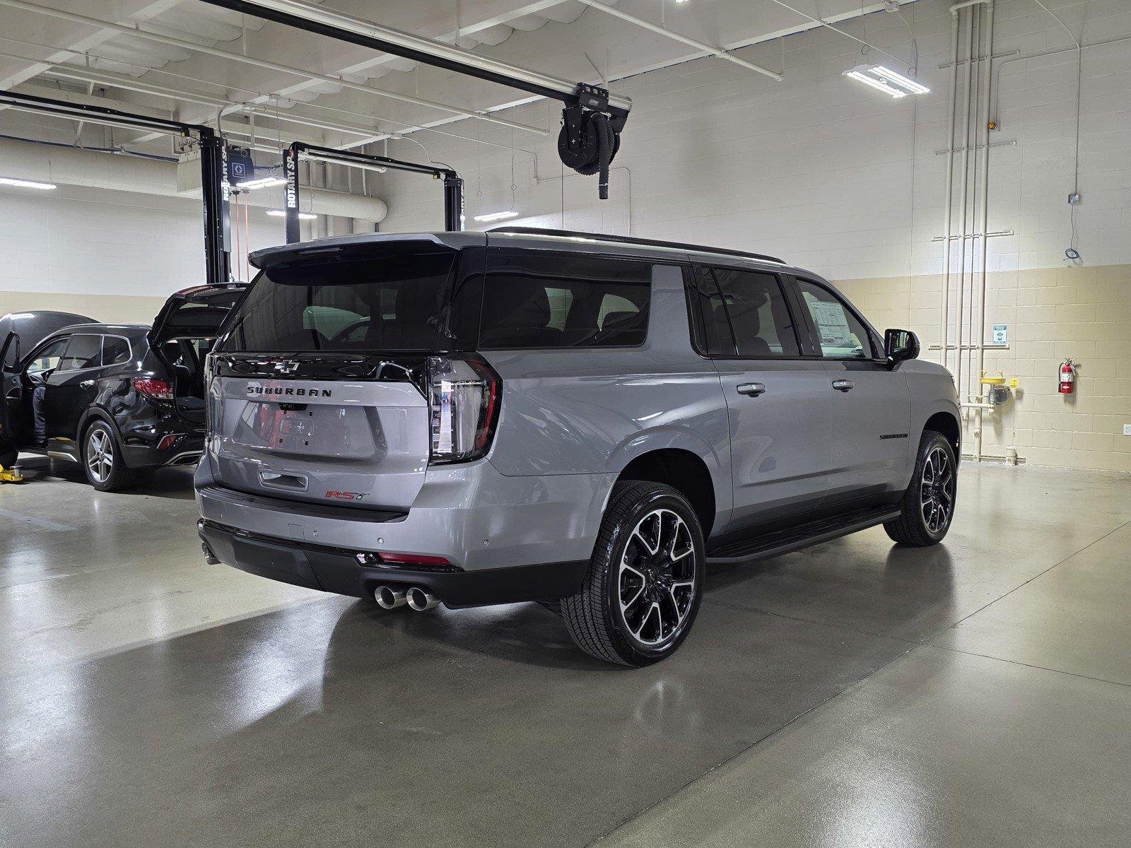 2027 Chevrolet Suburban RST - Photo 7