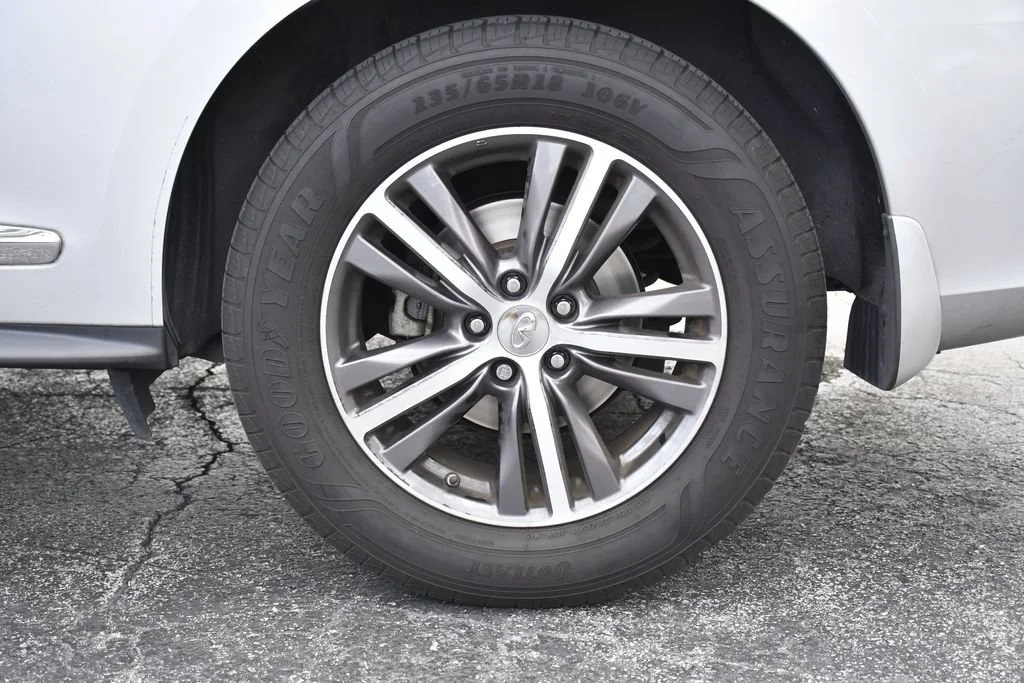 Used 2019 Liquid Platinum INFINITI LUXE image 32