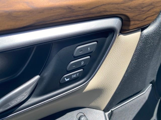 Used 2020  Honda Touring image 12