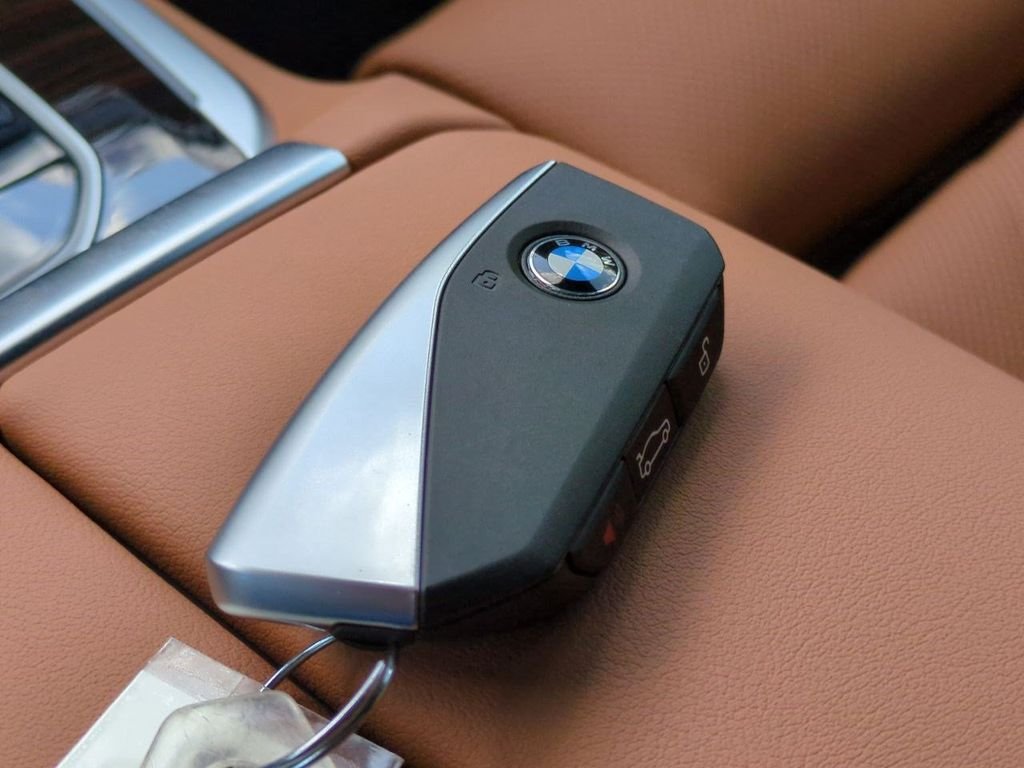 New 2026 Alpine White BMW xDrive40i image 29