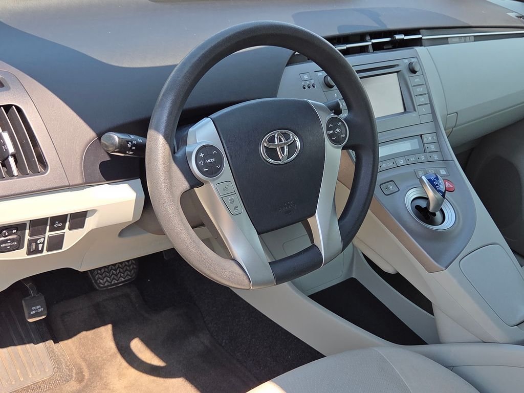 Used 2014 Beige Toyota Three image 19