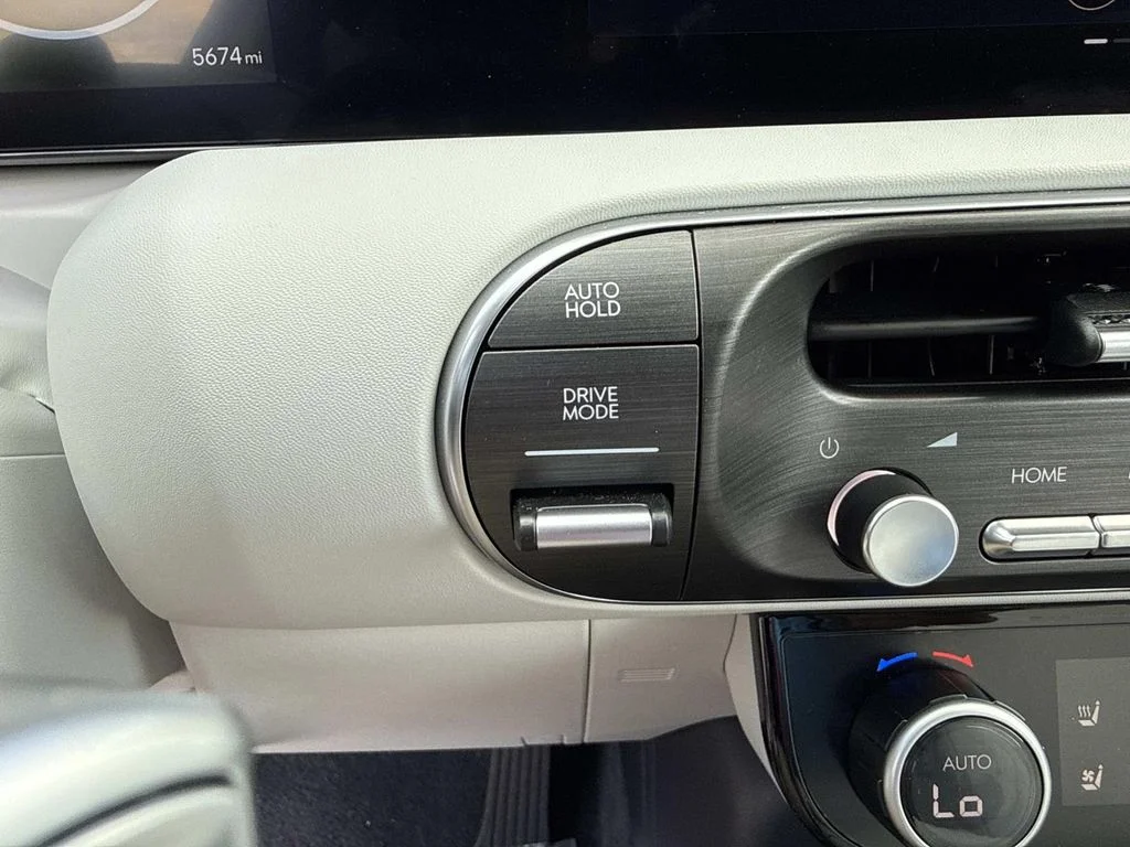 Used 2026 Brown Hyundai Calligraphy image 33