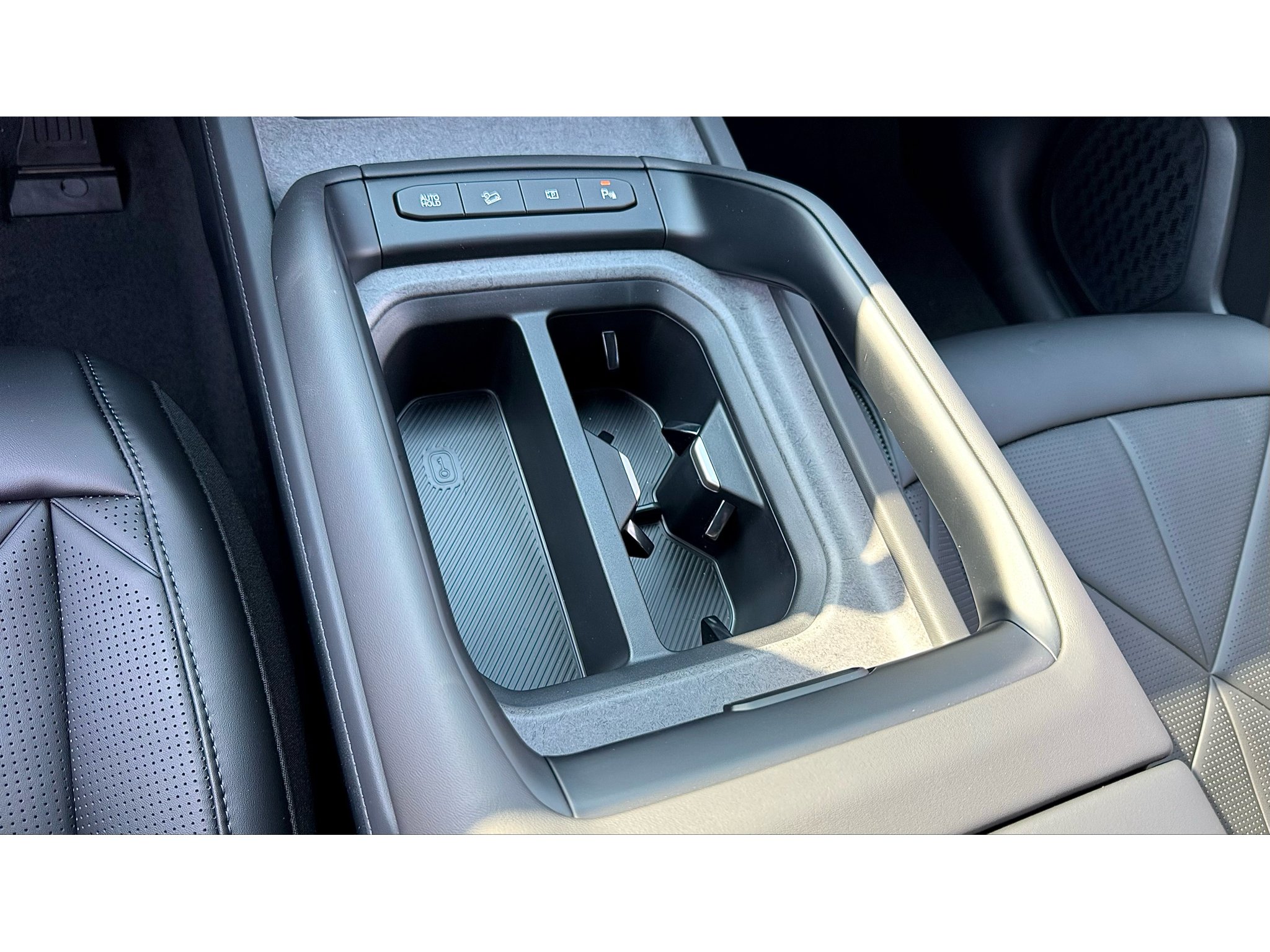 New 2027 Glacial White Pearl Kia EX image 23
