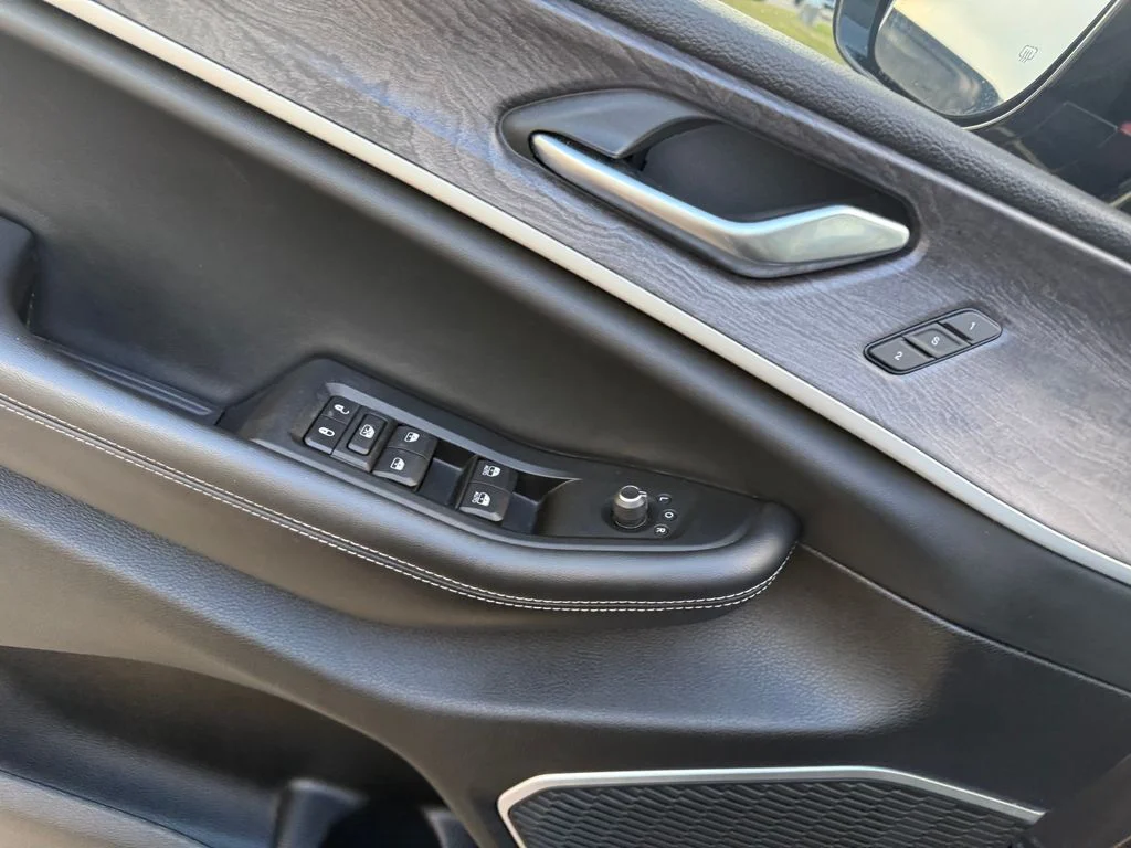 Used 2022 Gray Jeep Limited image 6