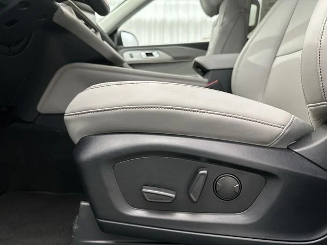 New 2026 Star White Metallic Tri-Coat Ford Active image 16
