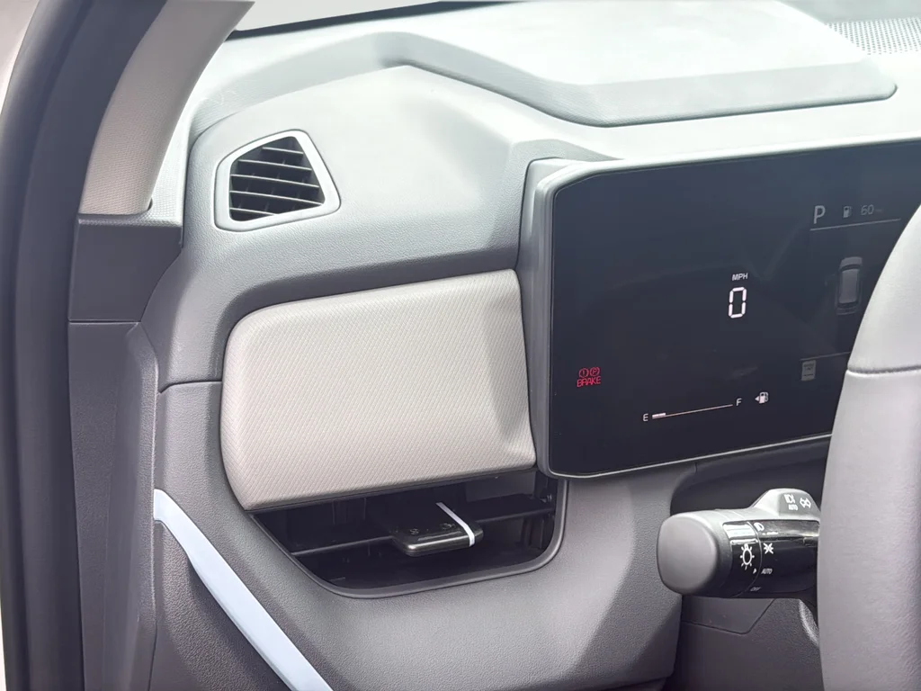 New 2027 Snow White Pearl Kia LX image 34