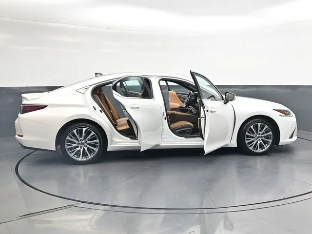 Used 2021 White Lexus 350 image 38
