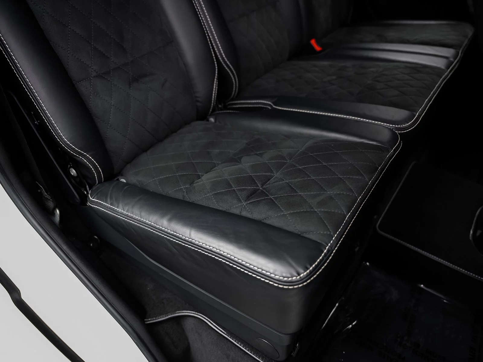 Used 2017 White Mercedes-Benz G 550 Squared image 40