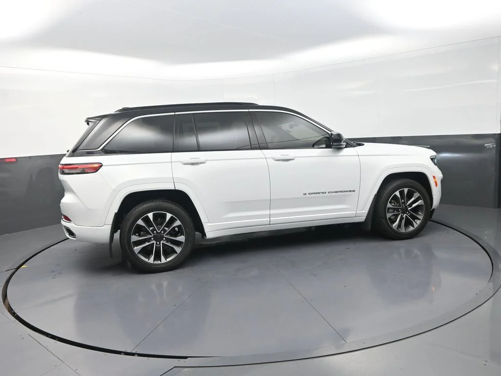 Used 2024 White Jeep Overland image 12