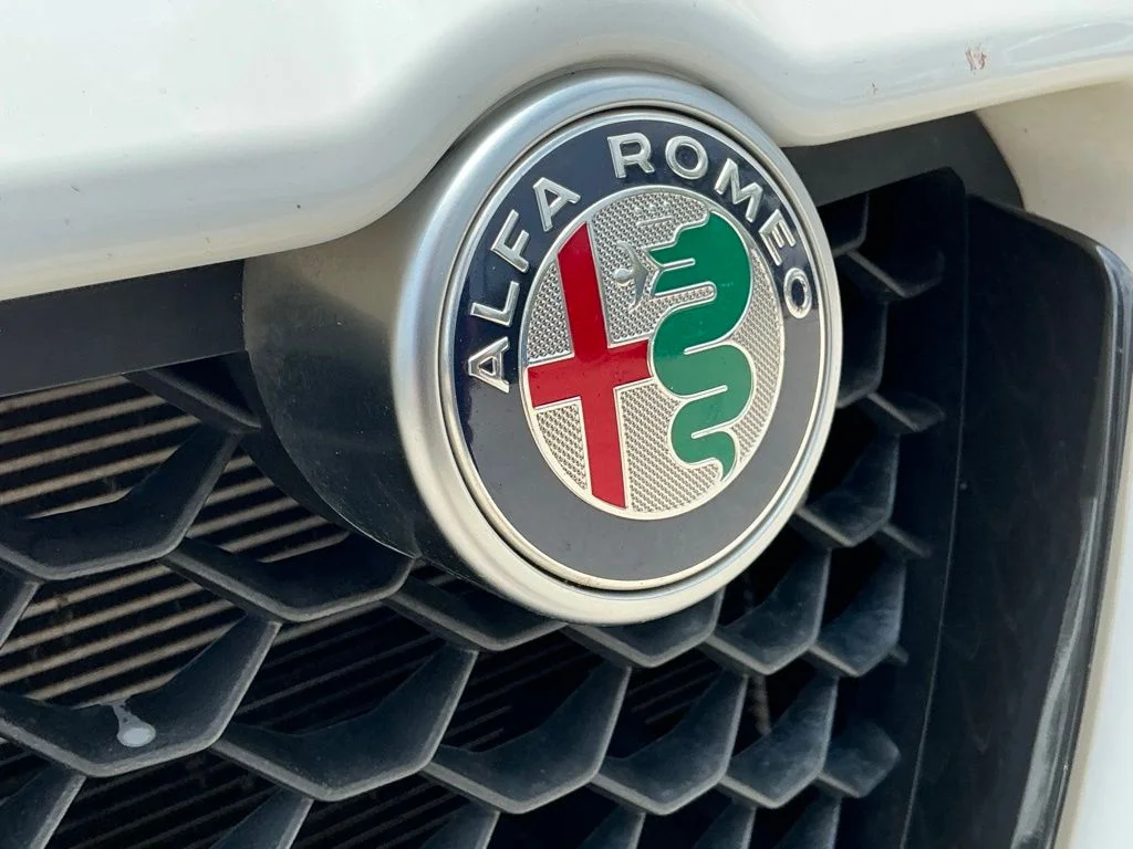 Used 2019 White Alfa Romeo Base image 16