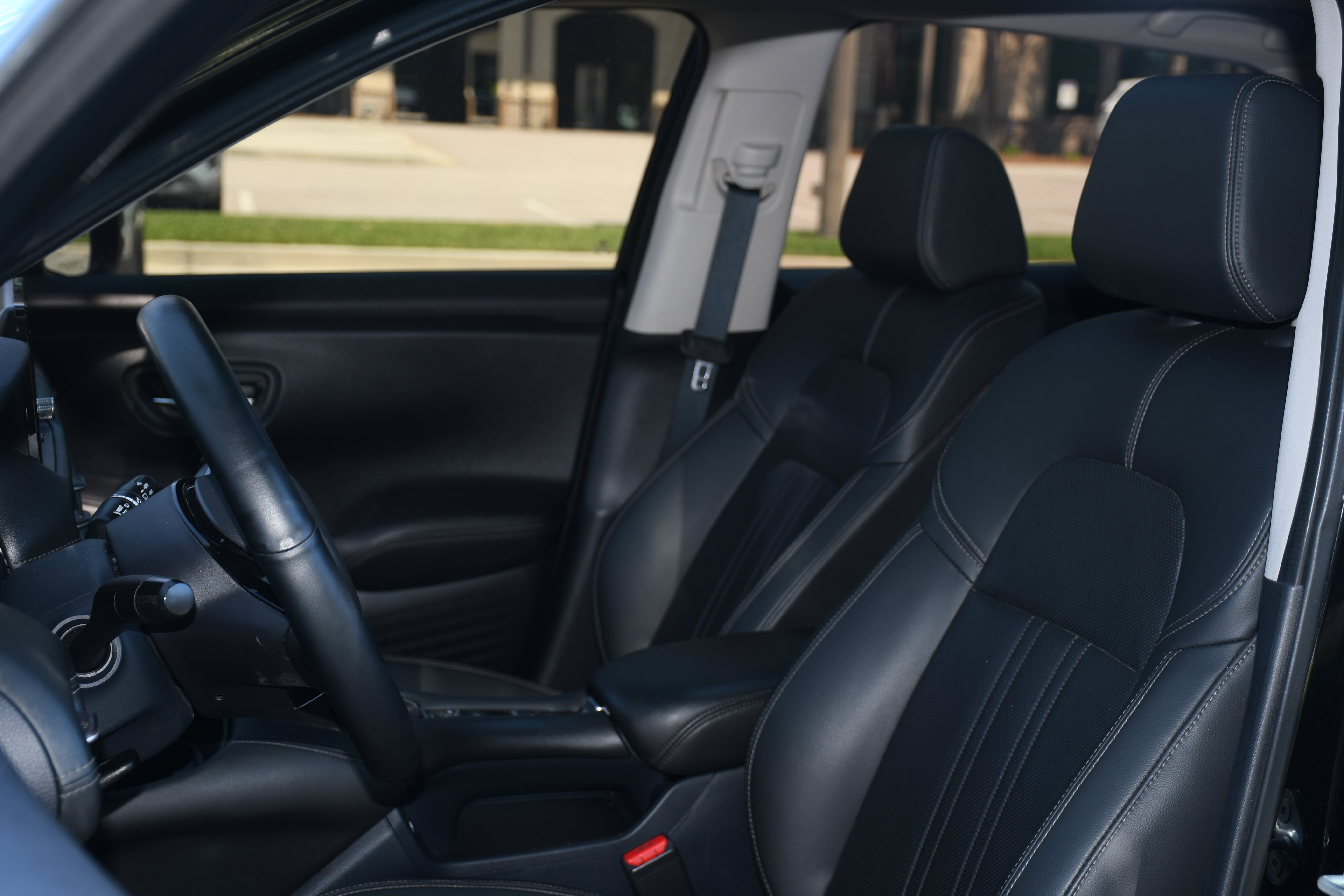 Used 2023 Black Honda EX-L image 11