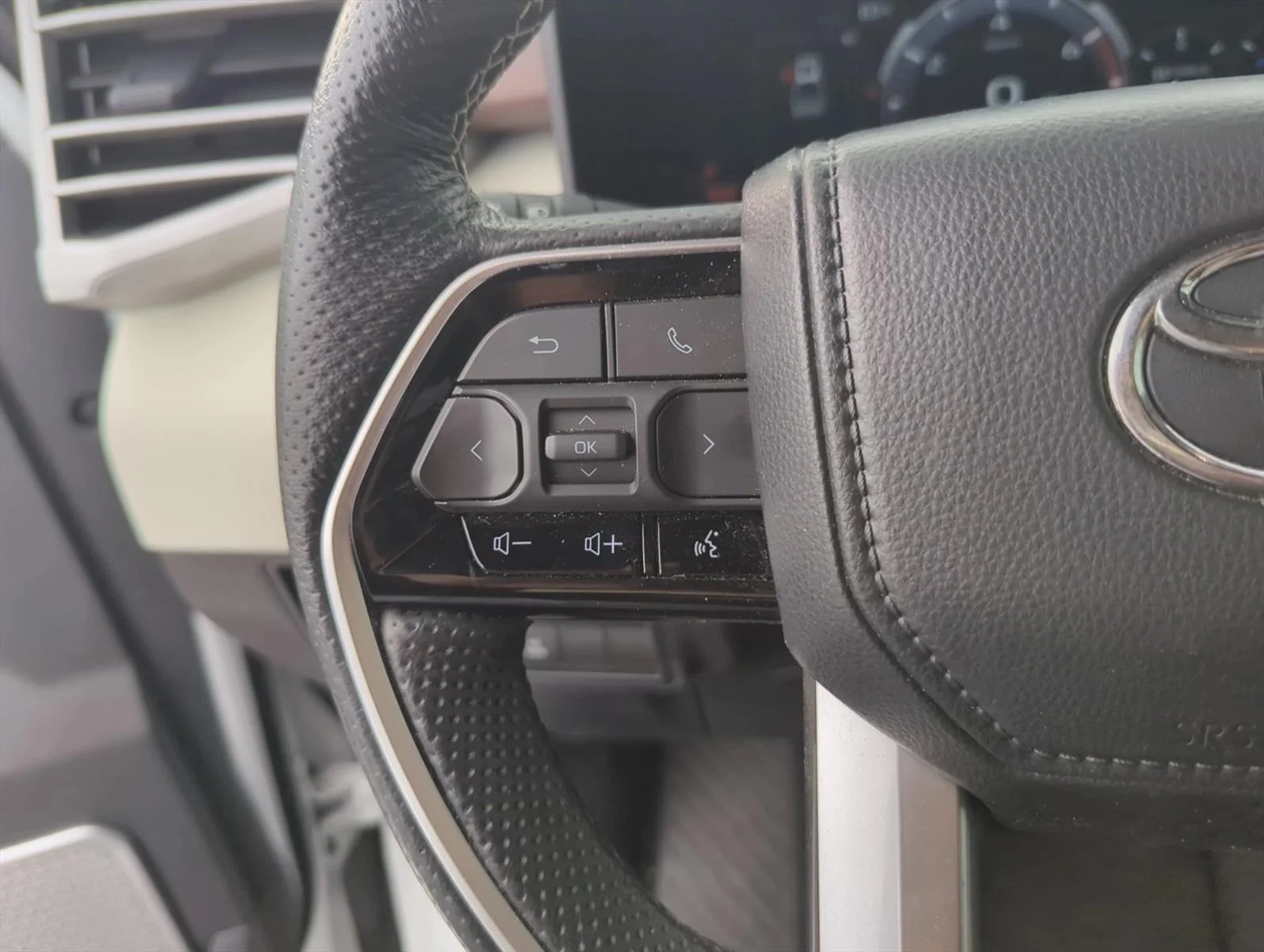 Used 2024 Wind Chill Pearl Toyota Capstone Hybrid image 16