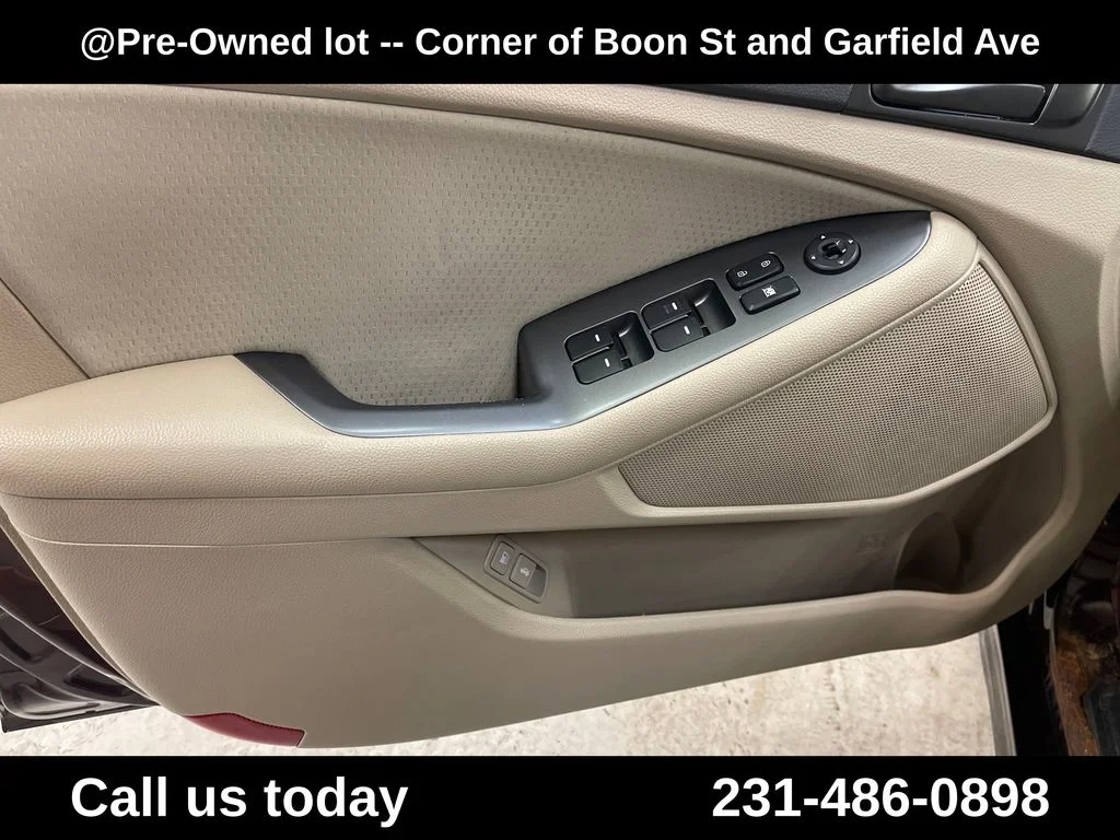 Used 2014 Red Kia LX image 15