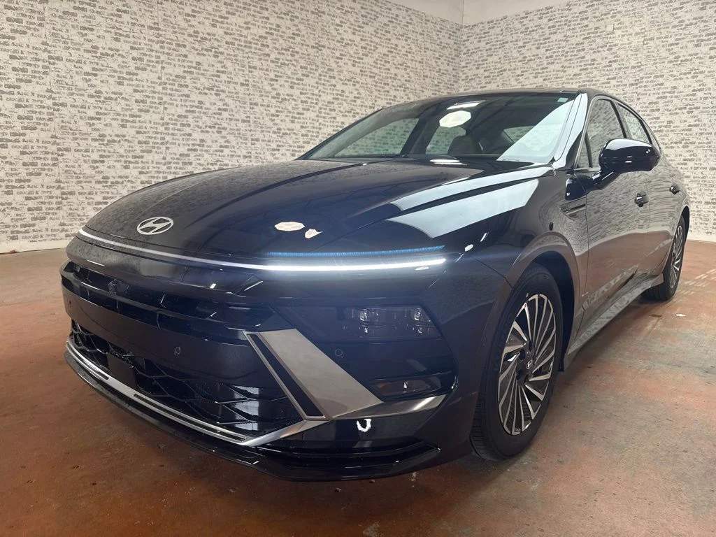 New 2026 Carbon Blue Hyundai Limited image 3