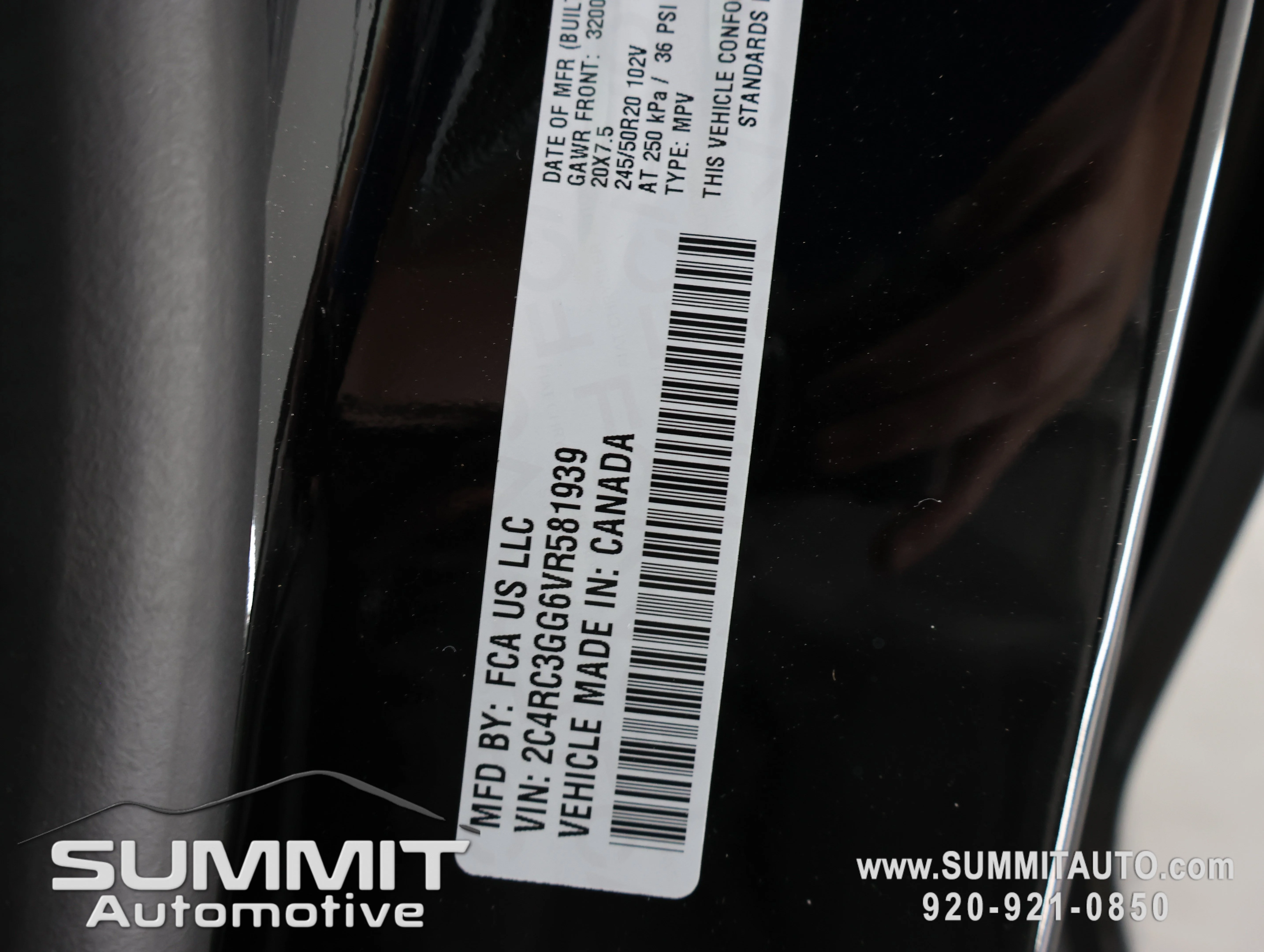 New 2027 Diamond Black Crystal Pearl-Coat Exterior Paint Chrysler Limited image 81