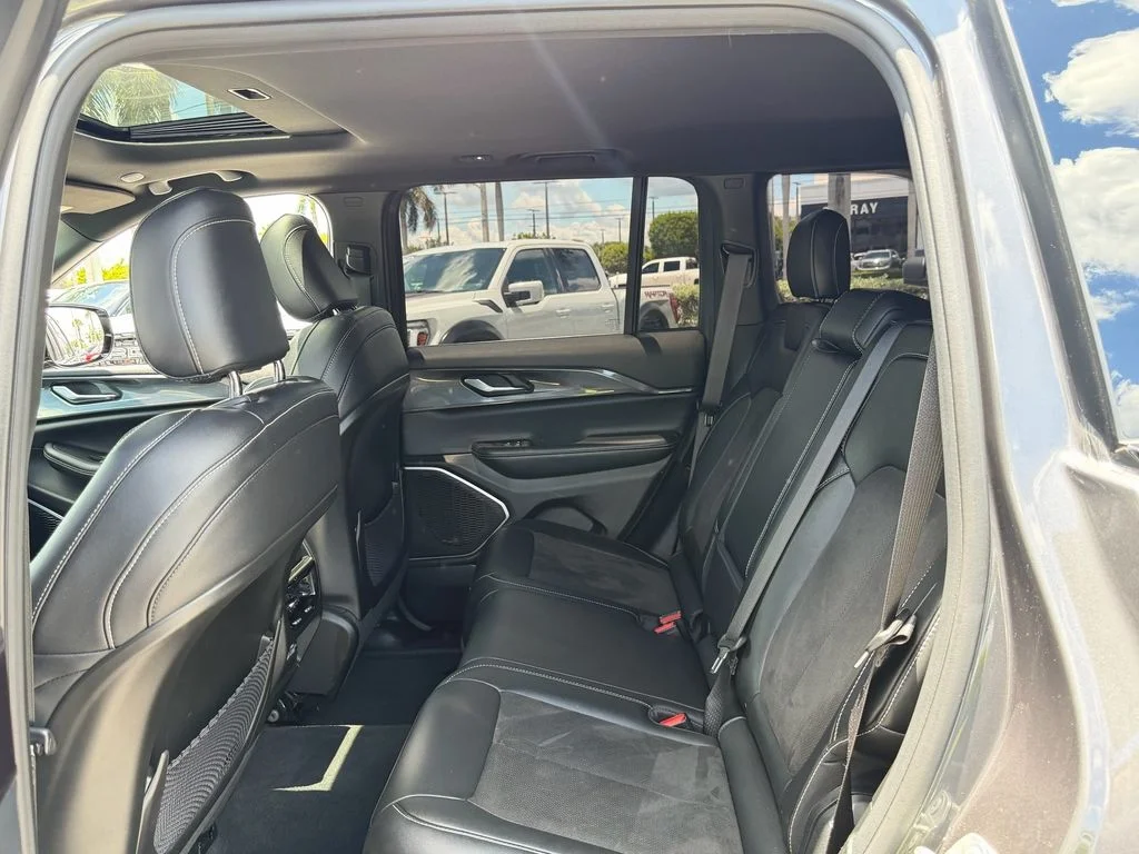 Used 2022 Gray Jeep Altitude image 7