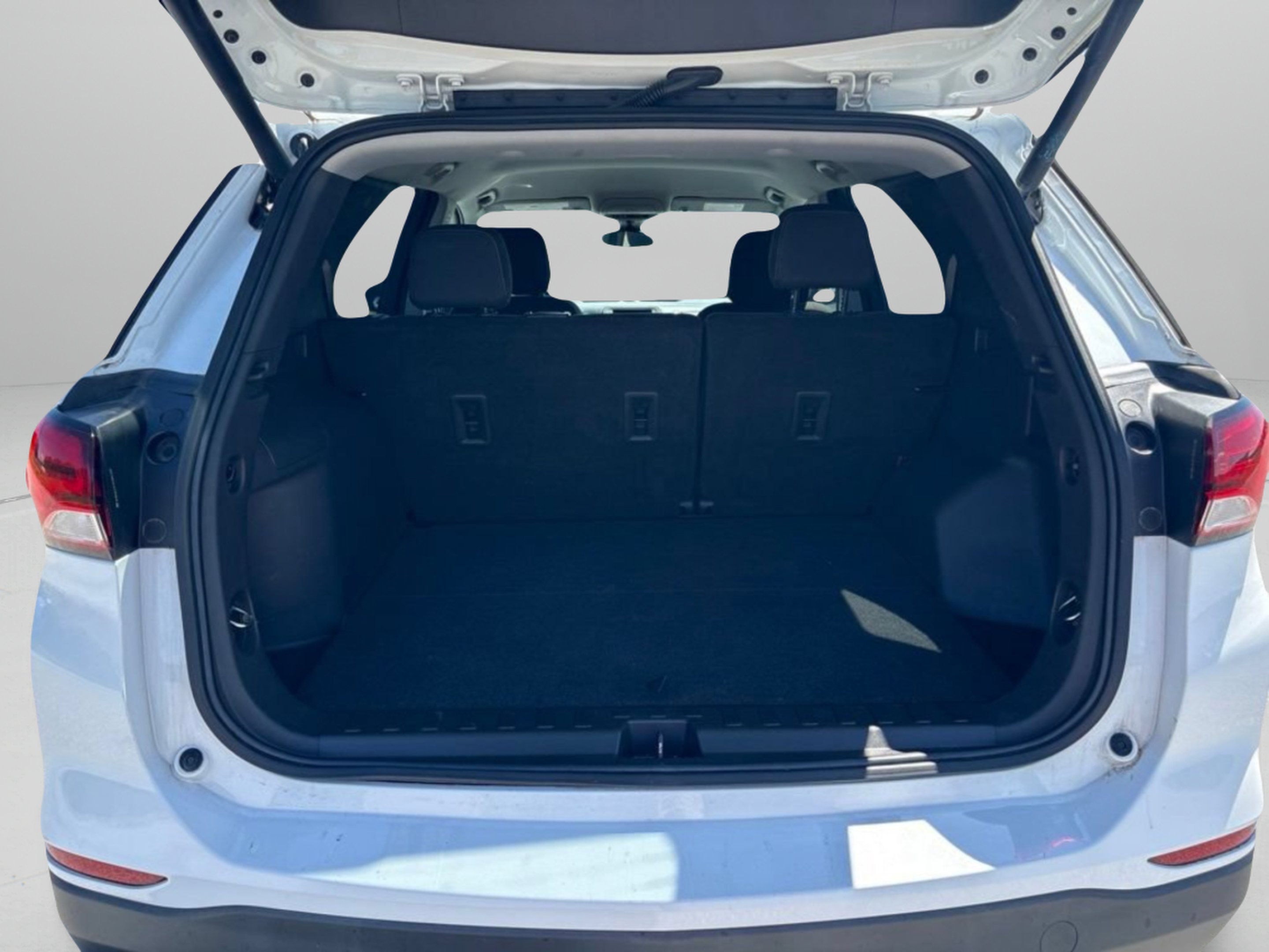 Used 2022 Summit White Chevrolet LT image 8