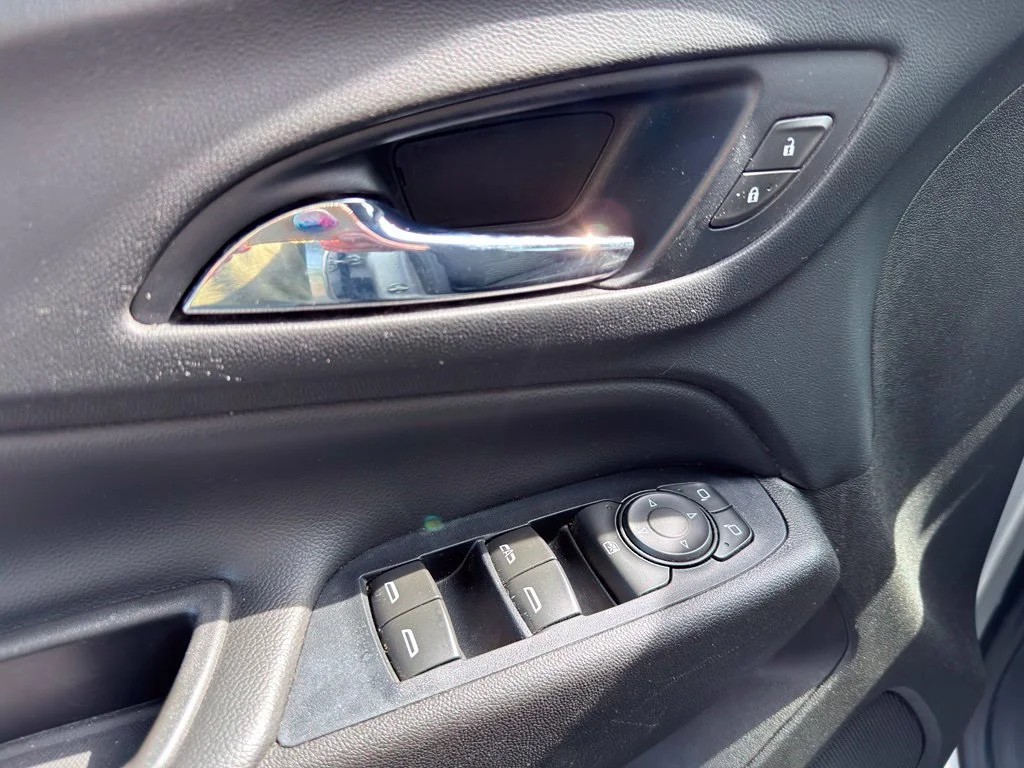 Used 2018 Silver Chevrolet LT image 22