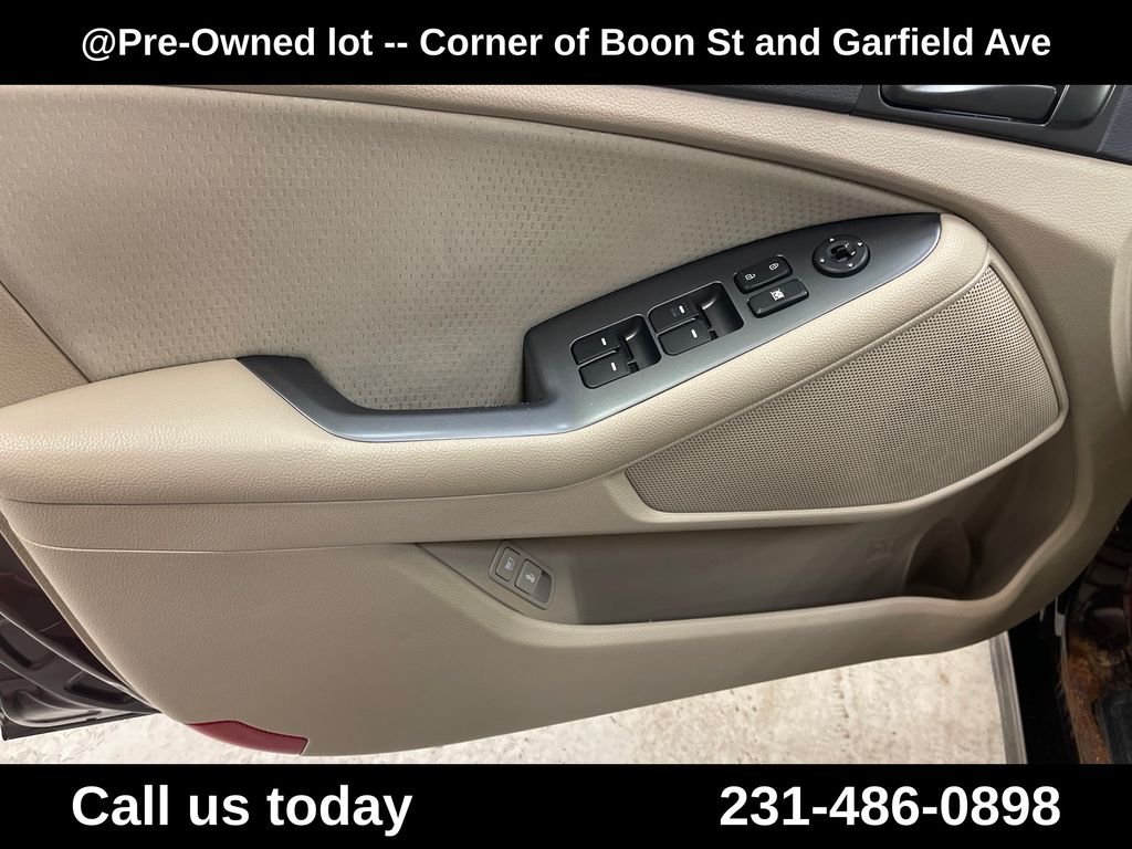 Used 2014 Red Kia LX image 15