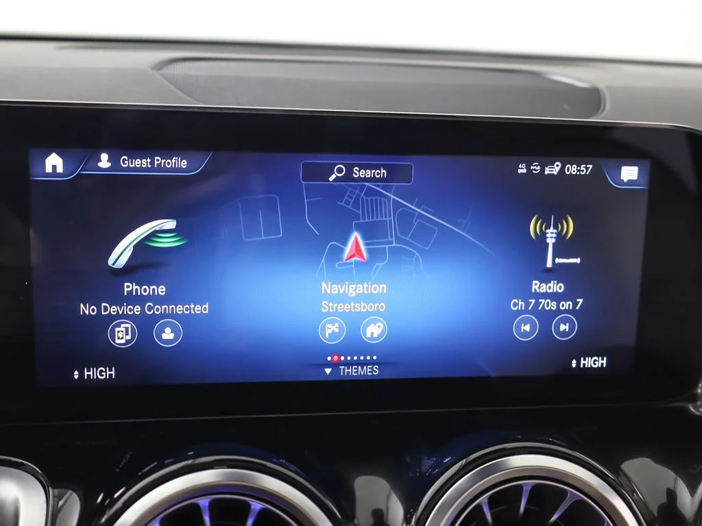 Used 2022 Polar White Mercedes-Benz GLB 250 image 46