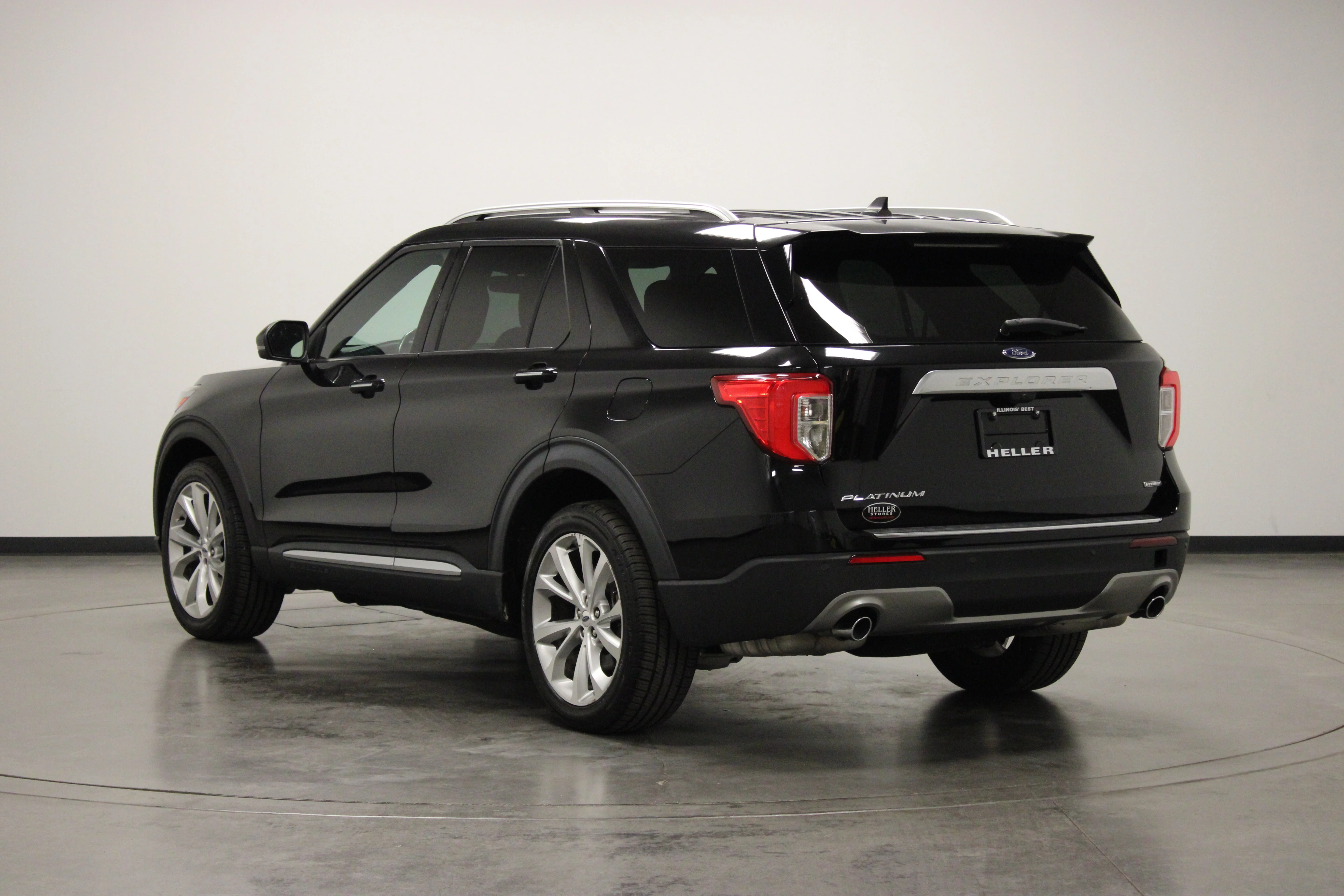 Used 2022 Agate Black Metallic Ford Platinum image 6