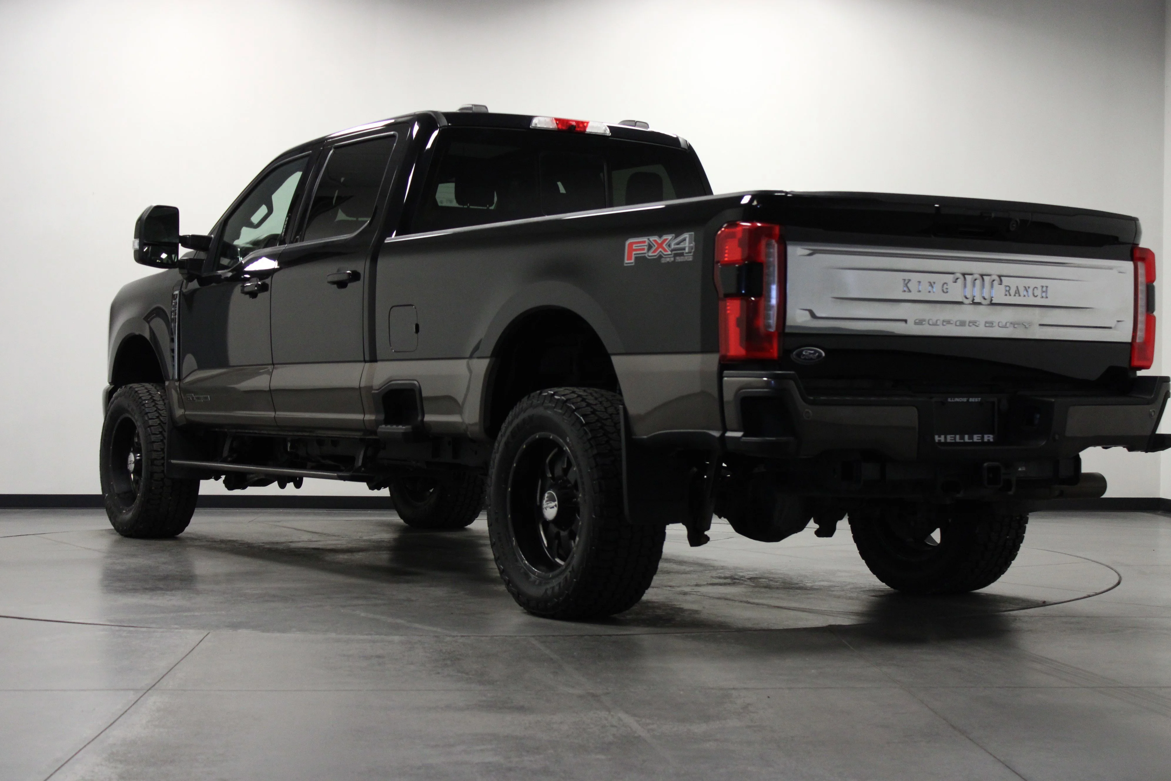 Used 2023 Agate Black Metallic Ford King Ranch image 6