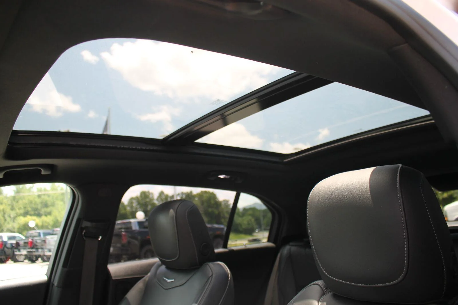 Used 2021 CRYSTAL WHITE TRICOAT Cadillac AWD Premium Luxury image 25