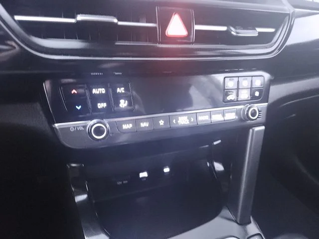 Used 2024 Green Kia S image 19
