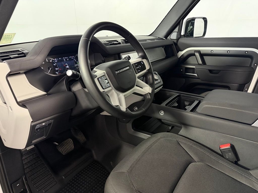 Used 2023 Fuji White Land Rover Standard image 11